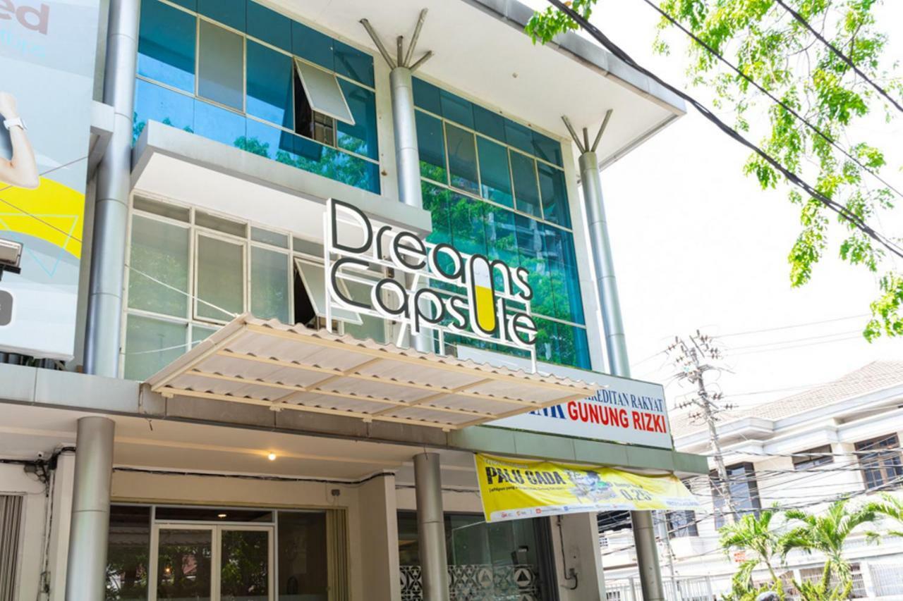 Reddoorz Hostel @ Di Panjaitan Simpang Lima Semarang Exteriör bild